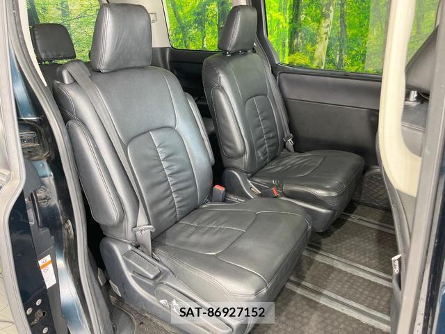 Toyota VOXY 2016-02 8219541-7