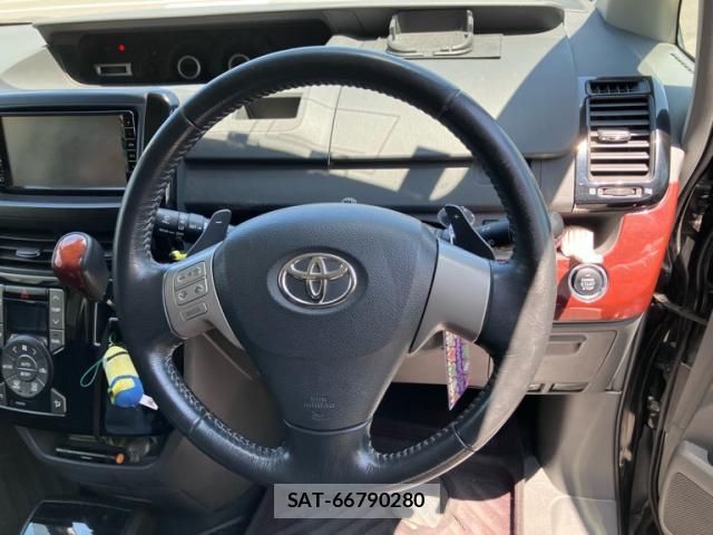 Toyota VOXY 2009-11 8219571-15