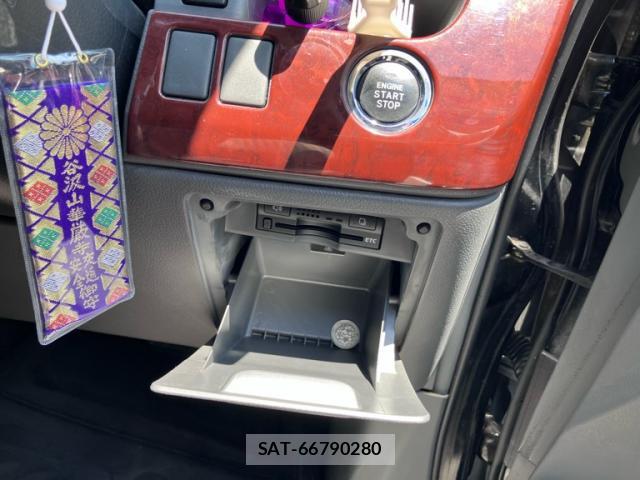Toyota VOXY 2009-11 8219571-16