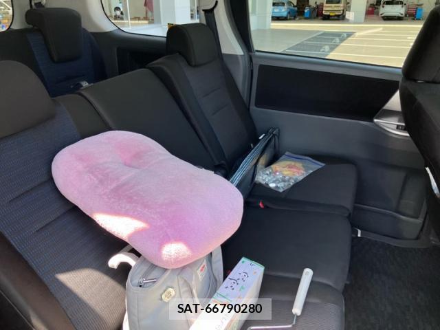 Toyota VOXY 2009-11 8219571-6