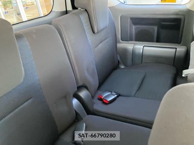 Toyota VOXY 2009-11 8219571-7