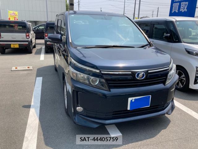 Toyota VOXY 2015-02 8219583-1