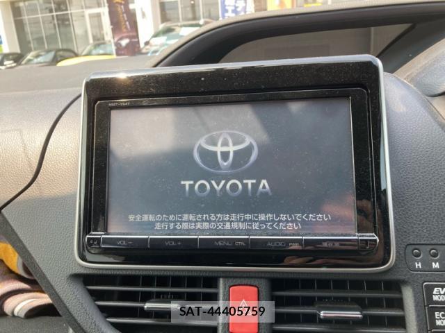 Toyota VOXY 2015-02 8219583-10