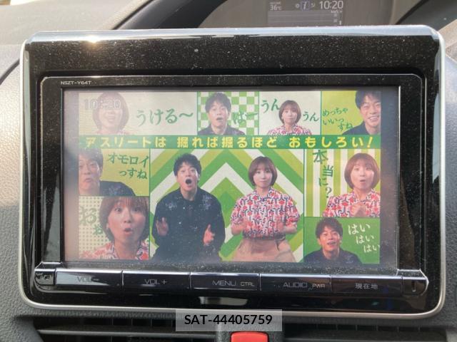 Toyota VOXY 2015-02 8219583-11