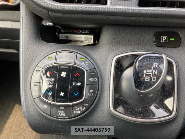 Toyota VOXY 2015-02 8219583-18