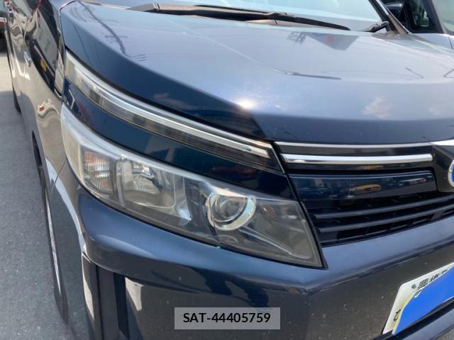 Toyota VOXY 2015-02 8219583-2