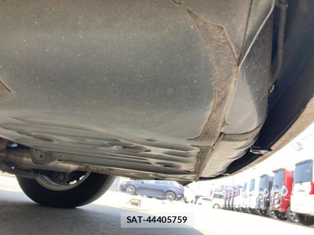 Toyota VOXY 2015-02 8219583-3