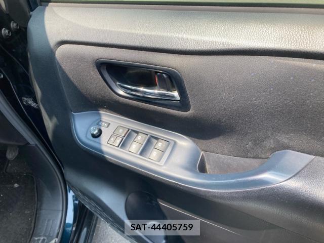 Toyota VOXY 2015-02 8219583-6