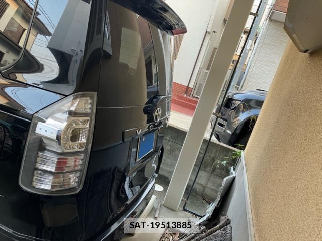 Toyota VOXY 2010-07 8219619-12