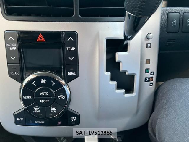 Toyota VOXY 2010-07 8219619-15