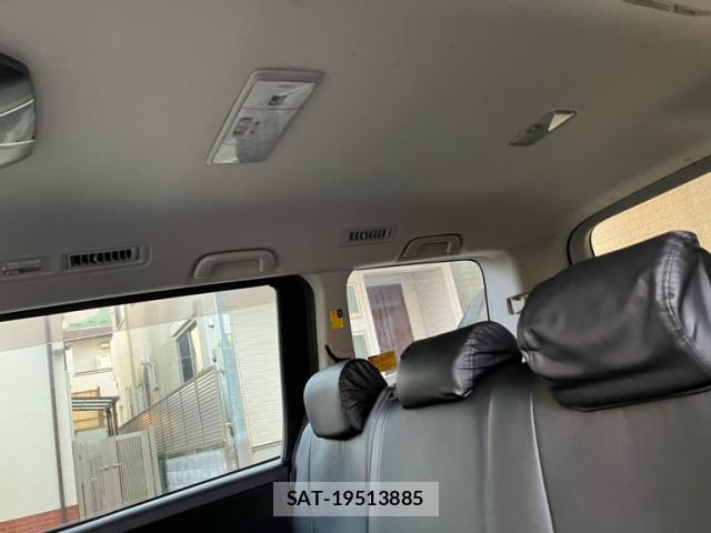 Toyota VOXY 2010-07 8219619-6