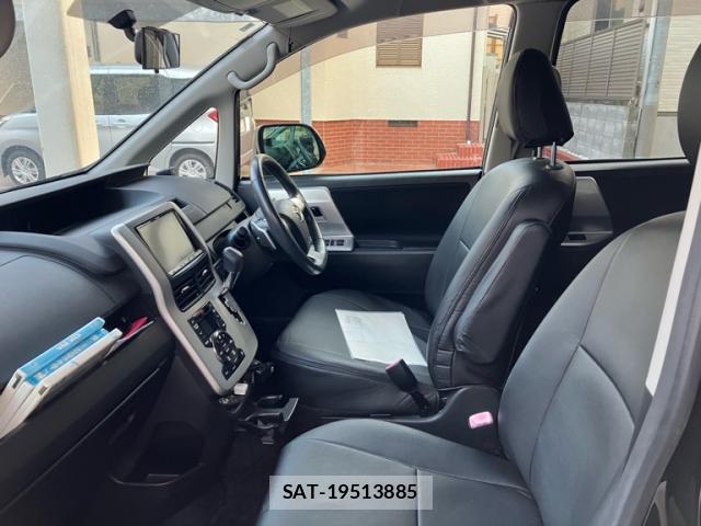 Toyota VOXY 2010-07 8219619-8