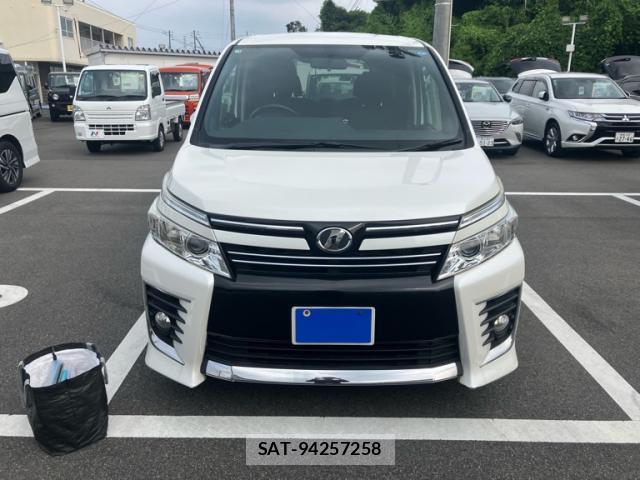 Toyota VOXY 2015-03 8219651-0