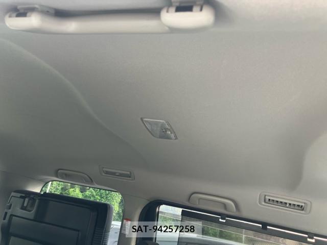 Toyota VOXY 2015-03 8219651-10