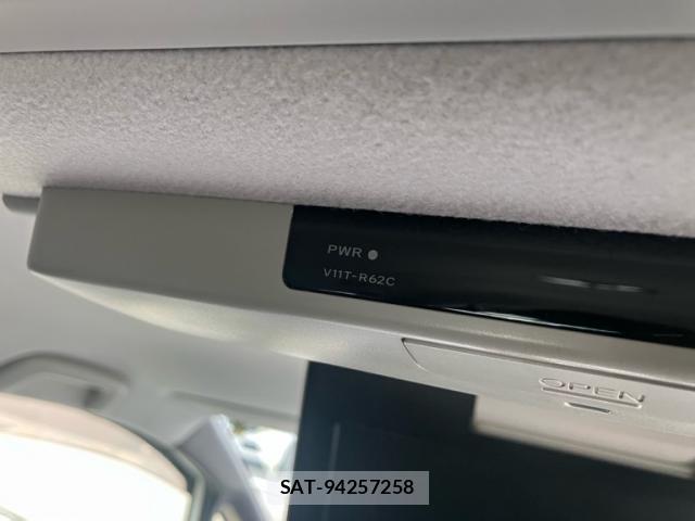 Toyota VOXY 2015-03 8219651-11