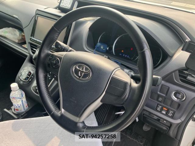 Toyota VOXY 2015-03 8219651-16