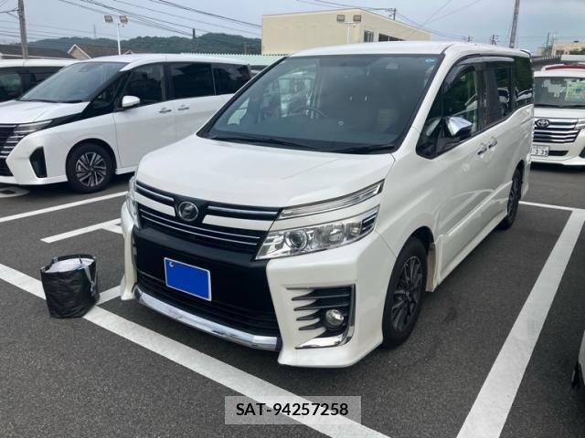 Toyota VOXY 2015-03 8219651-2