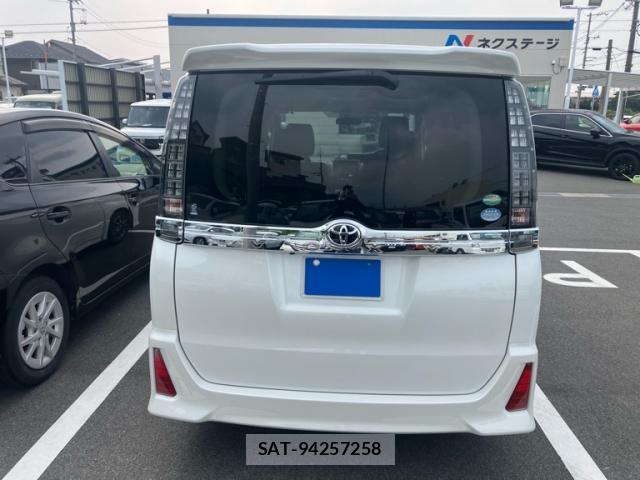 Toyota VOXY 2015-03 8219651-3