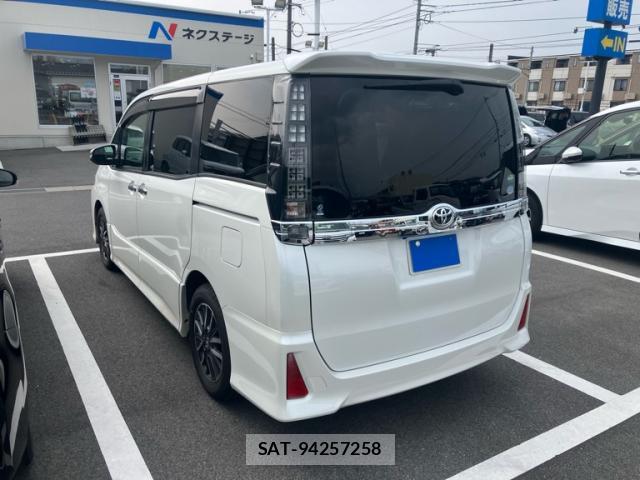 Toyota VOXY 2015-03 8219651-4