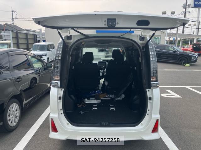 Toyota VOXY 2015-03 8219651-8