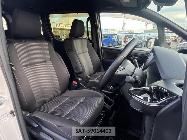Toyota VOXY 2019-10 8219662-8
