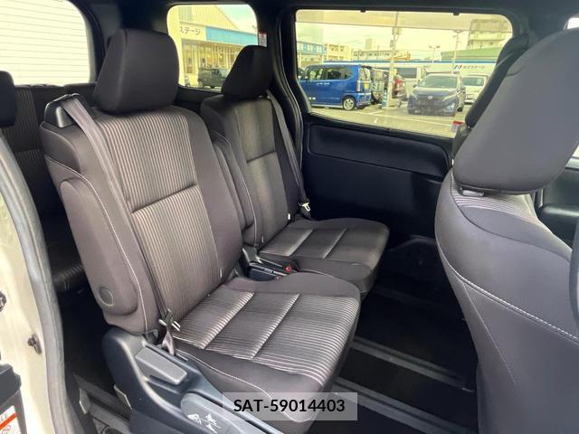 Toyota VOXY 2019-10 8219662-9