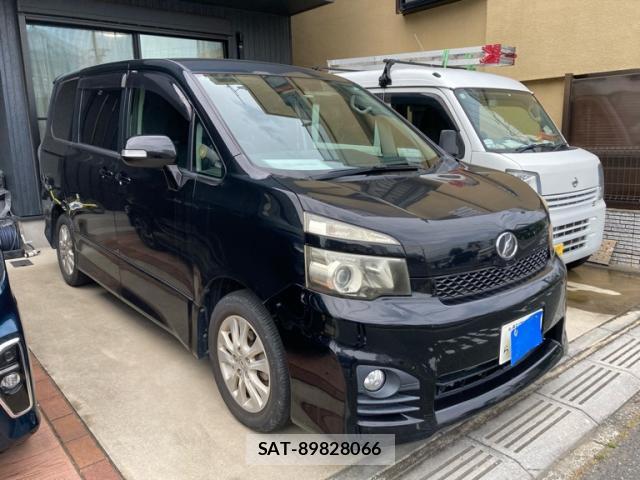 Toyota VOXY 2011-08 8219784-0