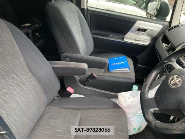 Toyota VOXY 2011-08 8219784-12