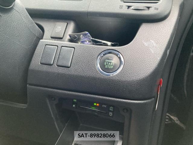 Toyota VOXY 2011-08 8219784-4