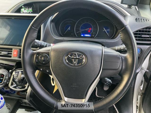 Toyota VOXY 2020-07 8219865-10