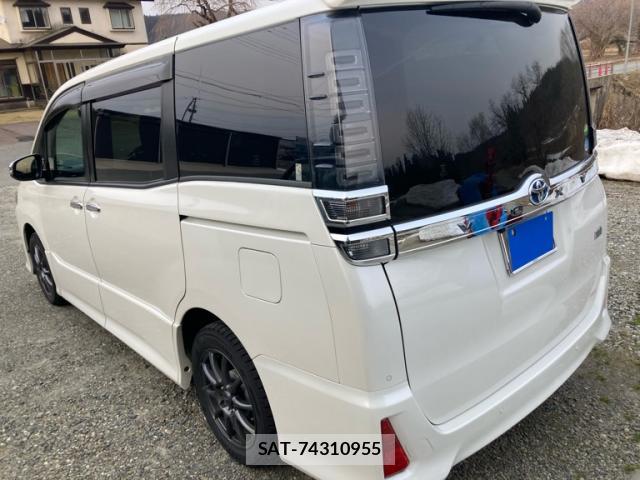 Toyota VOXY 2020-07 8219865-12