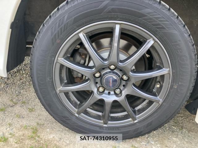 Toyota VOXY 2020-07 8219865-4