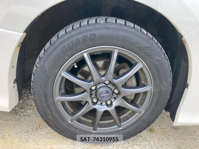 Toyota VOXY 2020-07 8219865-5