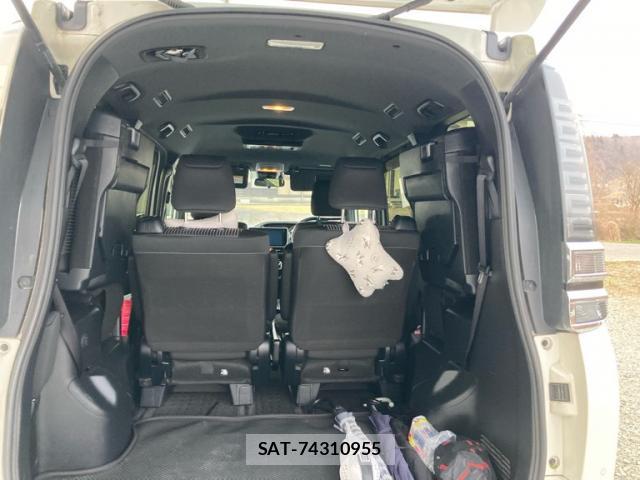 Toyota VOXY 2020-07 8219865-9