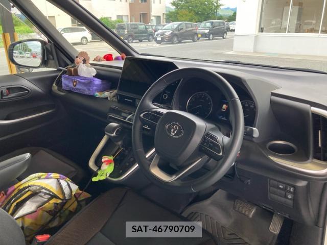 Toyota VOXY 2023-10 8219866-10