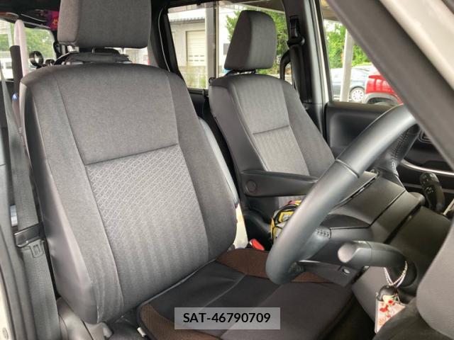 Toyota VOXY 2023-10 8219866-11