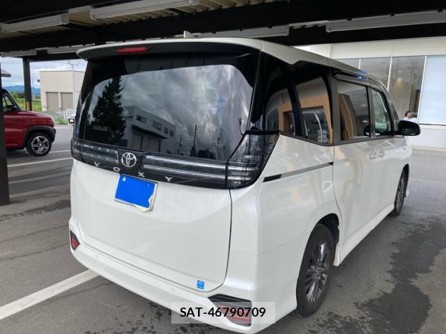 Toyota VOXY 2023-10 8219866-12