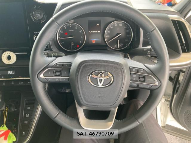 Toyota VOXY 2023-10 8219866-17