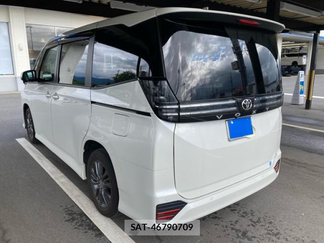 Toyota VOXY 2023-10 8219866-3