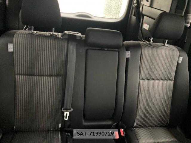 Toyota VOXY 2019-01 8219868-17