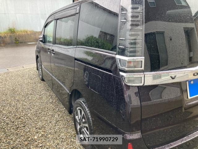 Toyota VOXY 2019-01 8219868-7