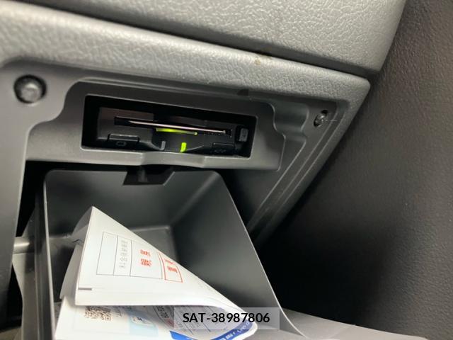 Toyota VOXY 2007-07 8219892-14