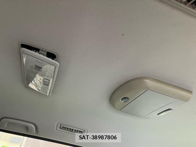 Toyota VOXY 2007-07 8219892-7