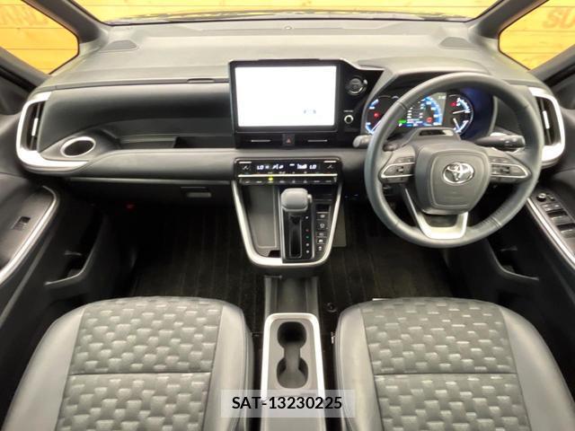 Toyota VOXY 2024-02 8219919-1