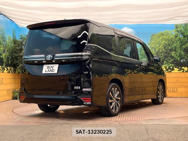 Toyota VOXY 2024-02 8219919-17