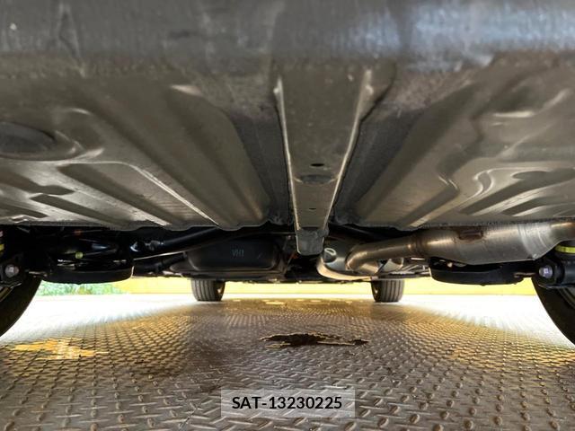 Toyota VOXY 2024-02 8219919-19