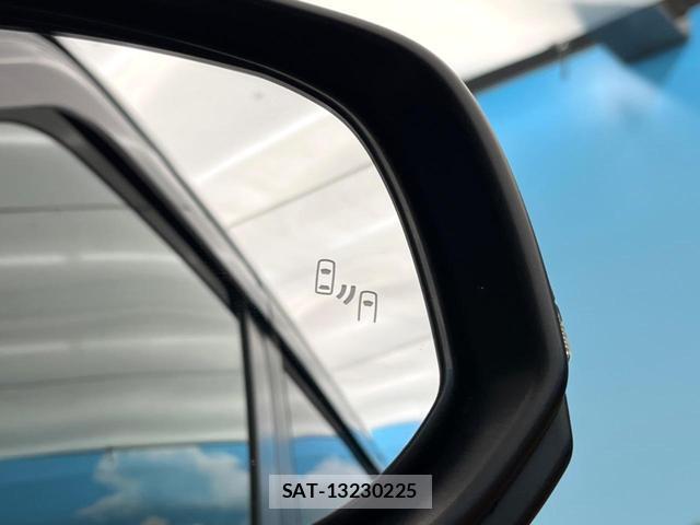 Toyota VOXY 2024-02 8219919-5