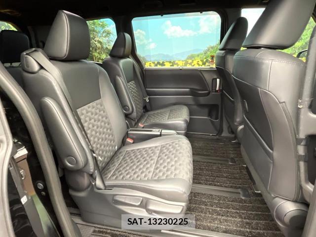 Toyota VOXY 2024-02 8219919-9