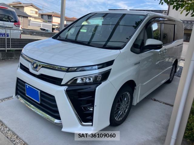 Toyota VOXY 2017-10 8219922-0