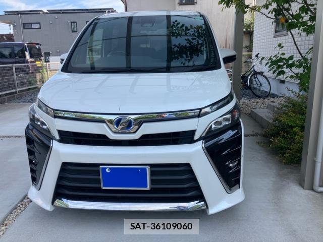 Toyota VOXY 2017-10 8219922-1
